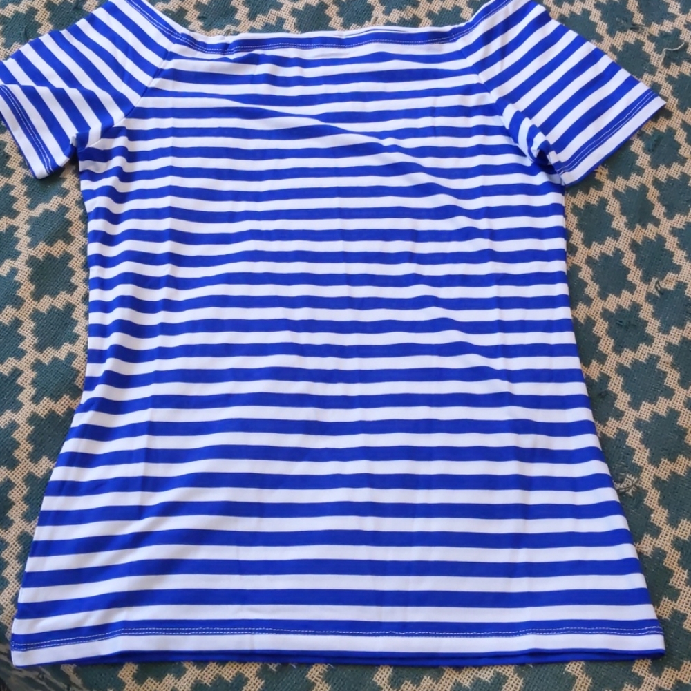 NWT. Off shoulder fitted modal top T-shirt. Sz. L